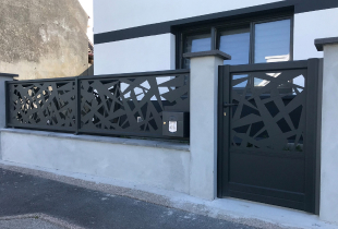 Clôture semi-ajourée en aluminium Cetal