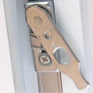 Système anti-fausse manoeuvre pour fenêtre hybride