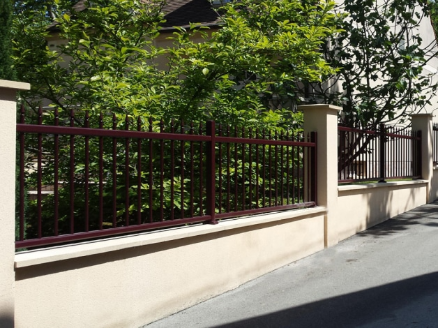 Clôture ajourée en aluminium Cetal pour ventilation et design