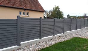 Clôture pleine en aluminium Cetal pour intimité et sécurité